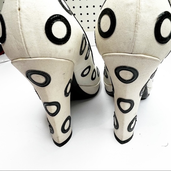 Louis Vuitton | Linen Chunky Heels - Picture 6 of 8